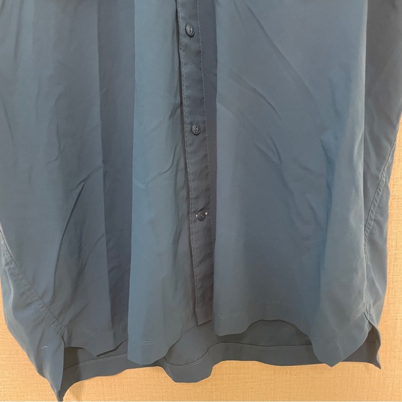 Under Armour loose fit heat gear teal short sleeve men’s button down. XXLarge - Picture 8 of 9